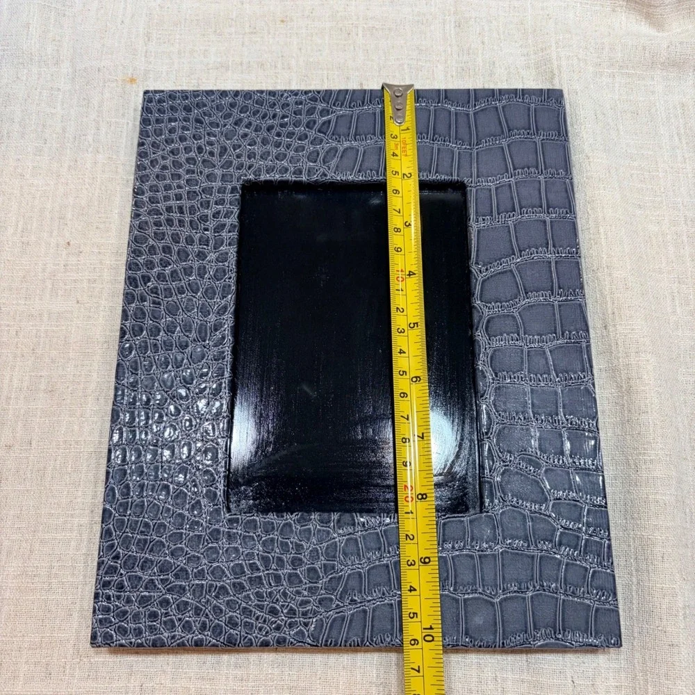 Gray Croc Embossed Faux Leather 4x6 Photo Frame‎ Horizontal Tabletop Decor